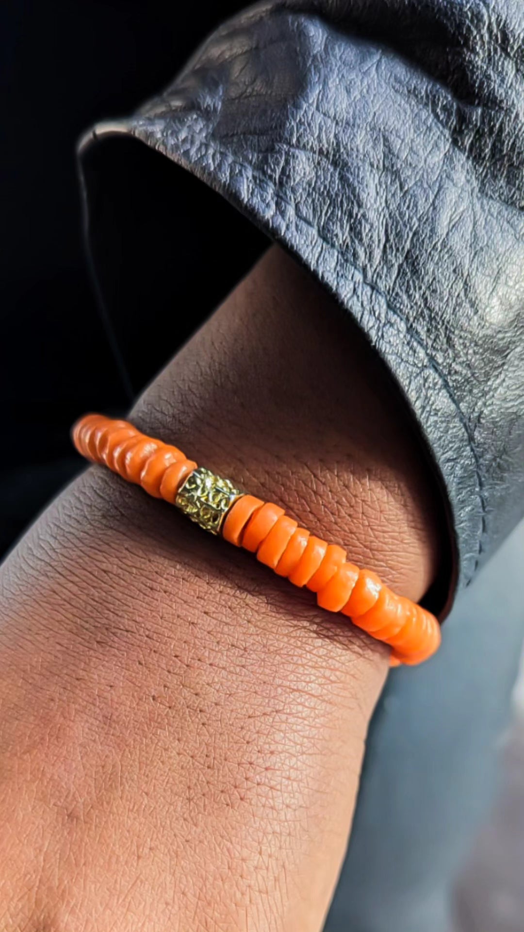 CAMÉLÉON DORÉ - bracelet orange- perles africaines krobo