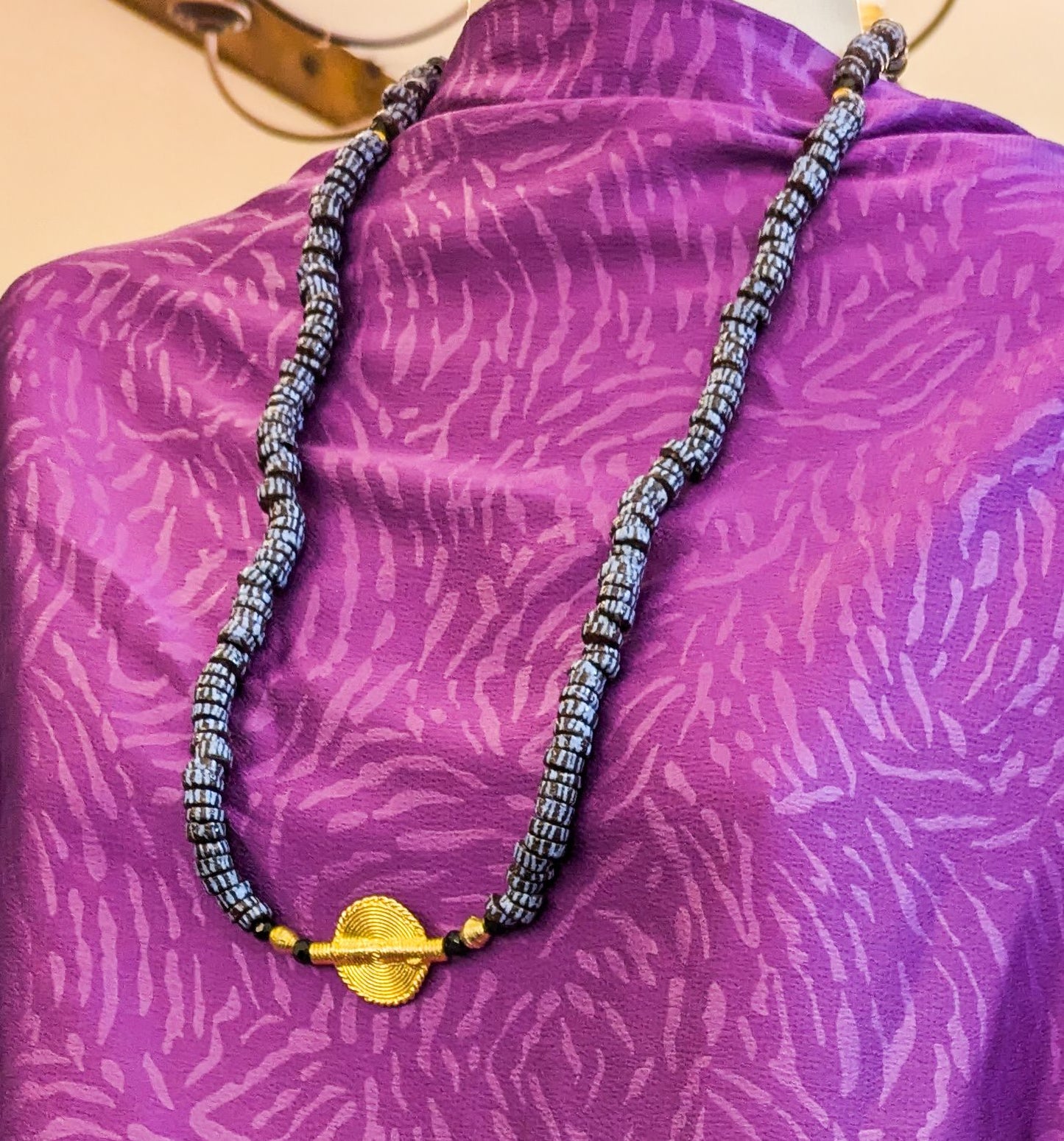 GNONLIVI- collier- perles africaines krobo