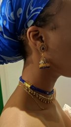 CAMÉLÉON- Collier bleu en perles fines Krobo- poids Akan