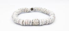 Charger l&#39;image dans la galerie, [[ CAMÉLÉON ARGENT ]] - bracelet blanc sel et poivre- perles africaines krobo
