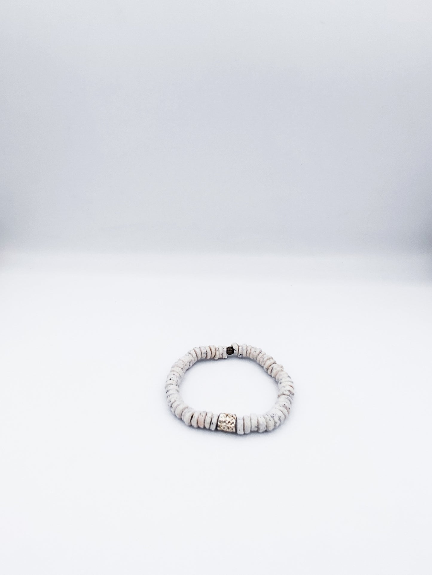 CAMÉLÉON ARGENT- bracelet blanc sel et poivre- perles africaines krobo