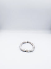Charger l&#39;image dans la galerie, [[ CAMÉLÉON ARGENT ]] - bracelet blanc sel et poivre- perles africaines krobo
