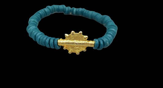 CAMÉLÉON.              Bracelet vert- perles africaines krobo.              Perle akan couleur or