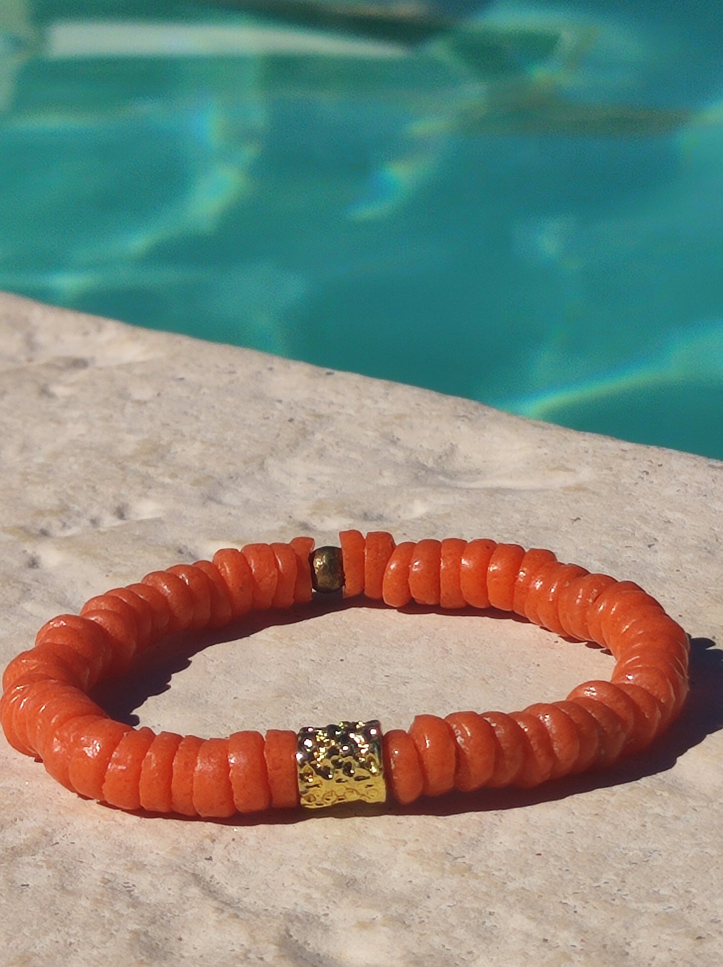 CAMÉLÉON DORÉ - bracelet orange- perles africaines krobo