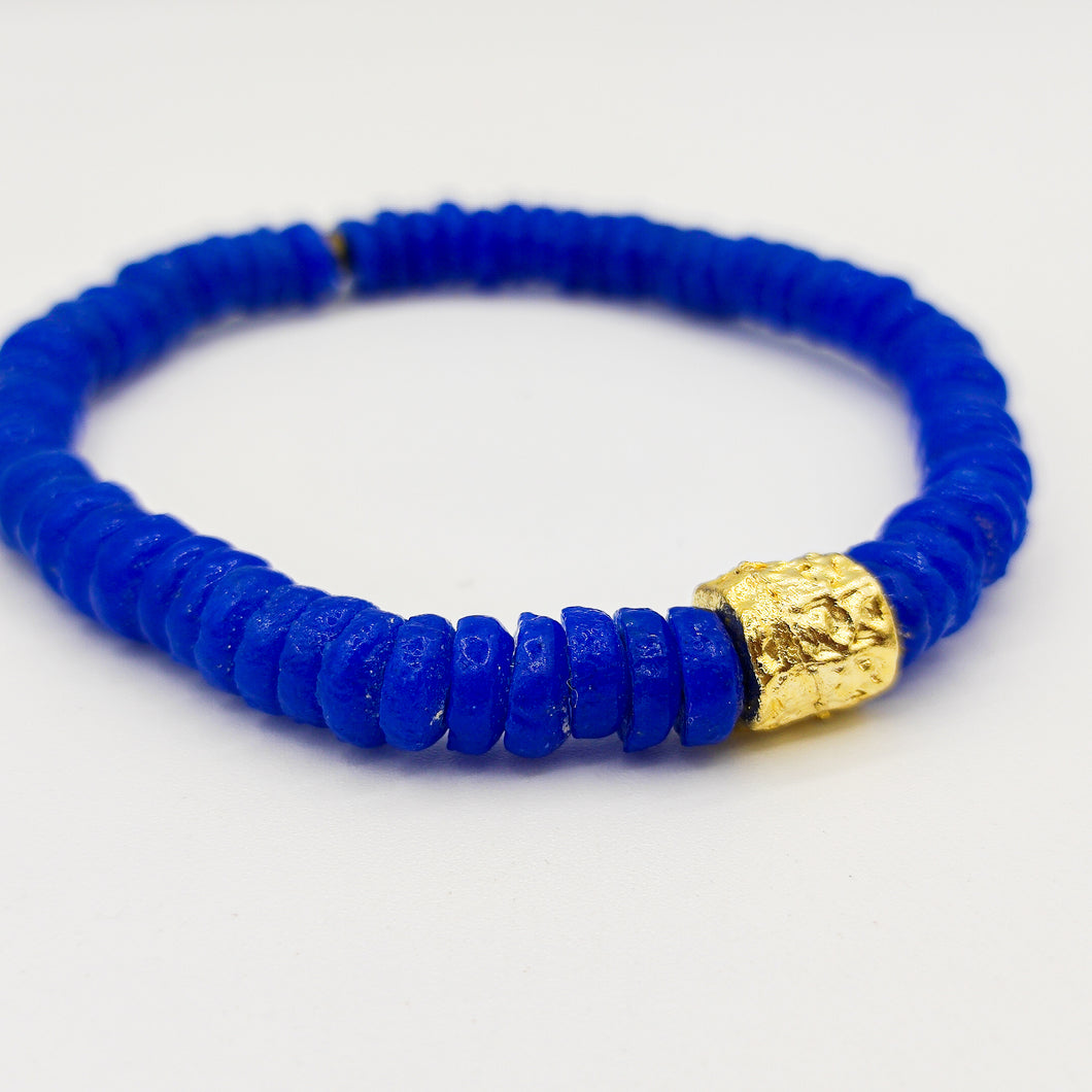 [[ CAMÉLÉON DORÉ ]] - Bracelet bleu- perles africaines krobo