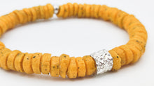 Charger l&#39;image dans la galerie, [[ CAMÉLÉON ARGENT ]] - bracelet jaune poivré- perles africaines krobo
