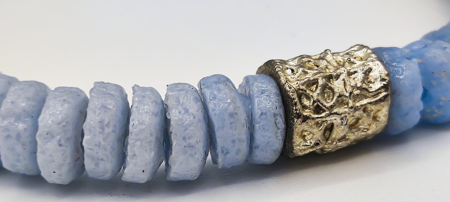 CAMÉLÉON ARGENT - Bracelet bleu pastel- perles africaines krobo
