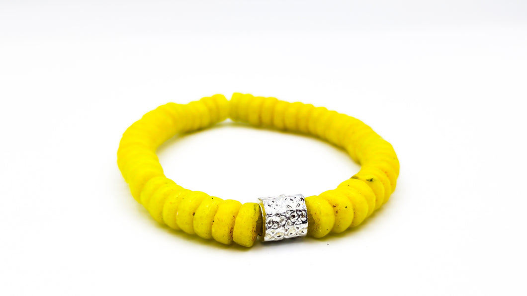 [[ CAMÉLÉON ARGENT ]] - bracelet jaune fluo- perles africaines krobo