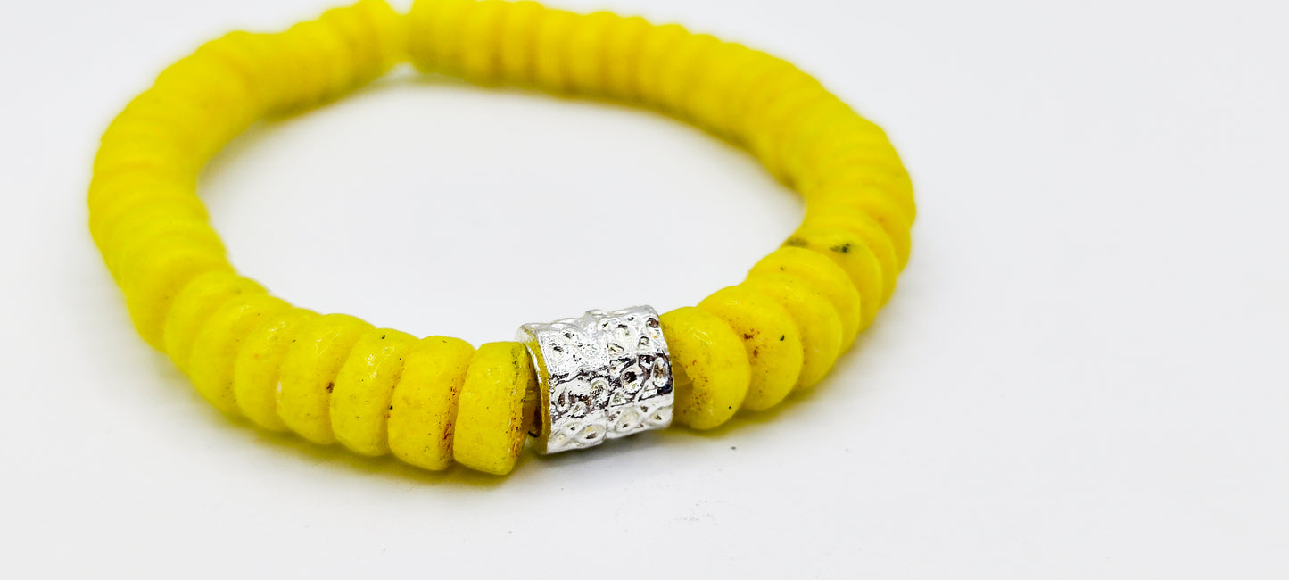 CAMÉLÉON ARGENT - bracelet jaune fluo- perles africaines krobo