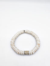 Charger l&#39;image dans la galerie, CAMÉLÉON ARGENT- bracelet blanc- perles africaines krobo
