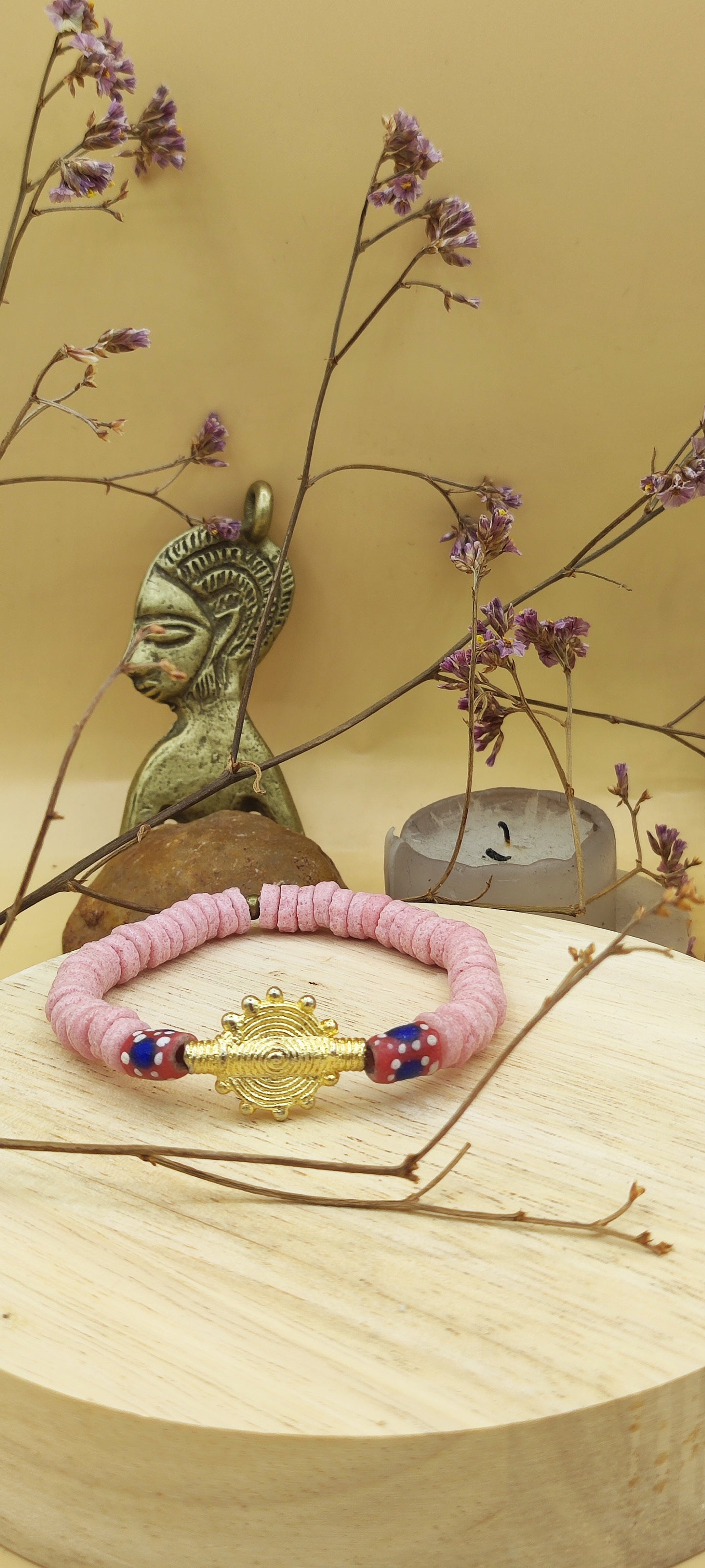 CAMÉLÉON FLORAL - Bracelet rose et rouge en perles africaines Krobo