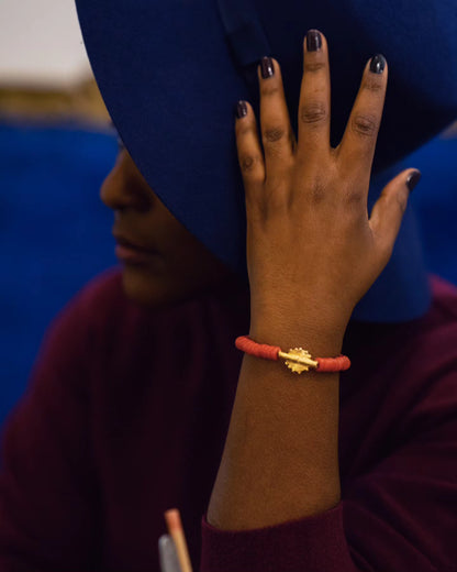 [[ CAMALEÓN ]] - Pulsera roja - Cuentas krobo africanas