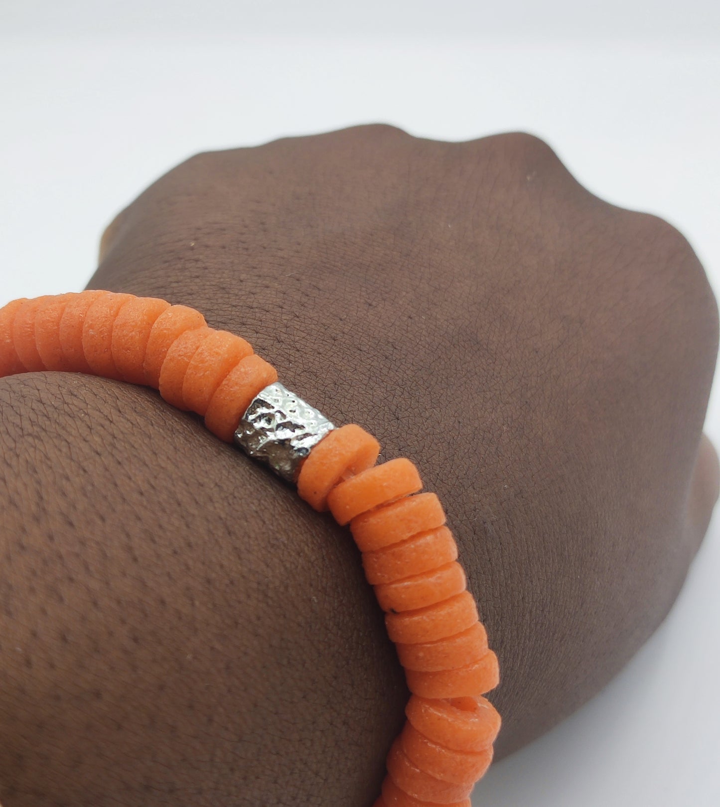 CAMÉLÉON ARGENT - bracelet orange- perles africaines krobo