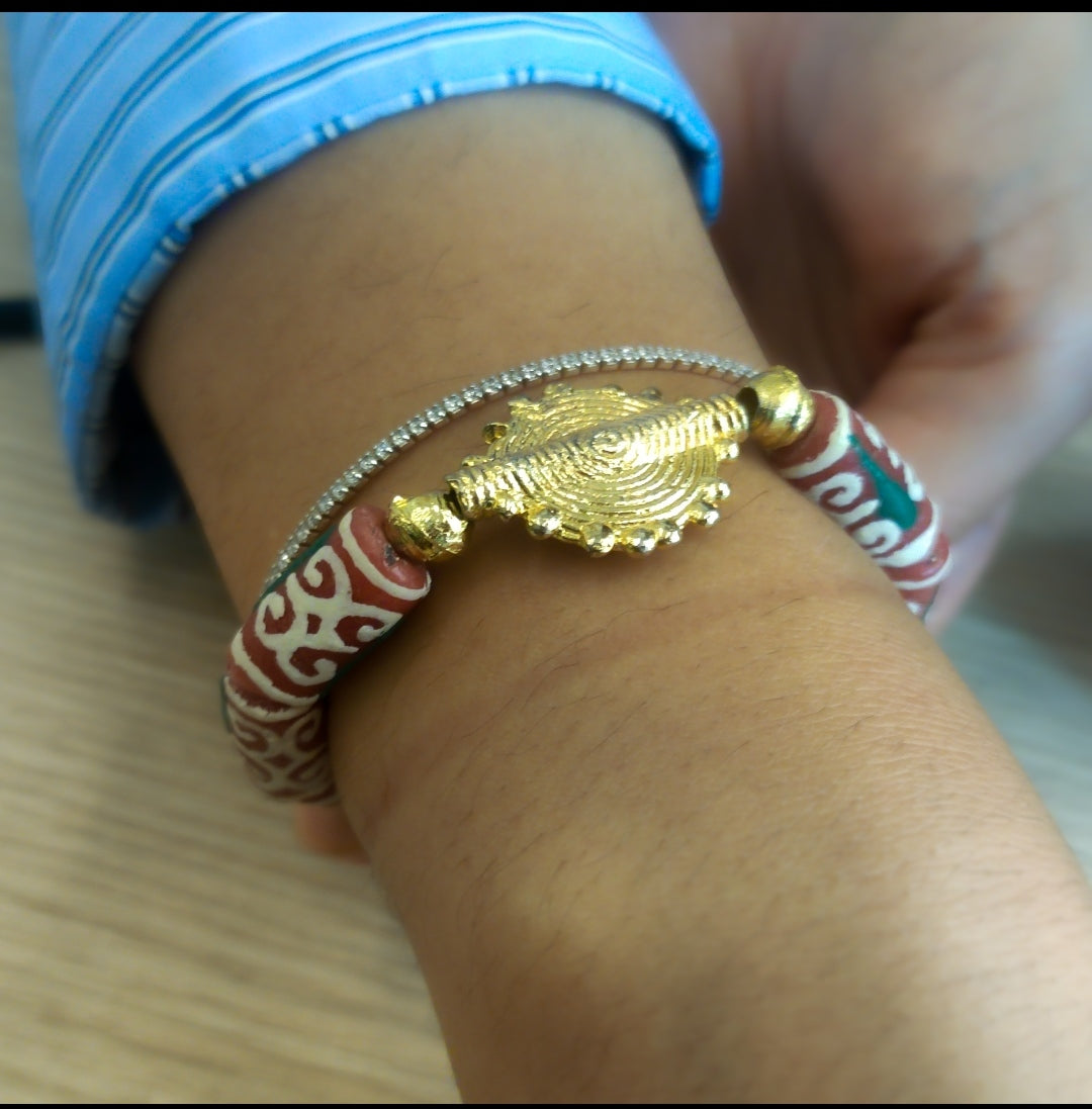 [[ ALVÉOLE]] - pulsera roja y beige - cuentas africanas Krobo - peso solar akan