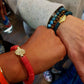 CAMÉLÉON.              Bracelet vert- perles africaines krobo.              Perle akan couleur or