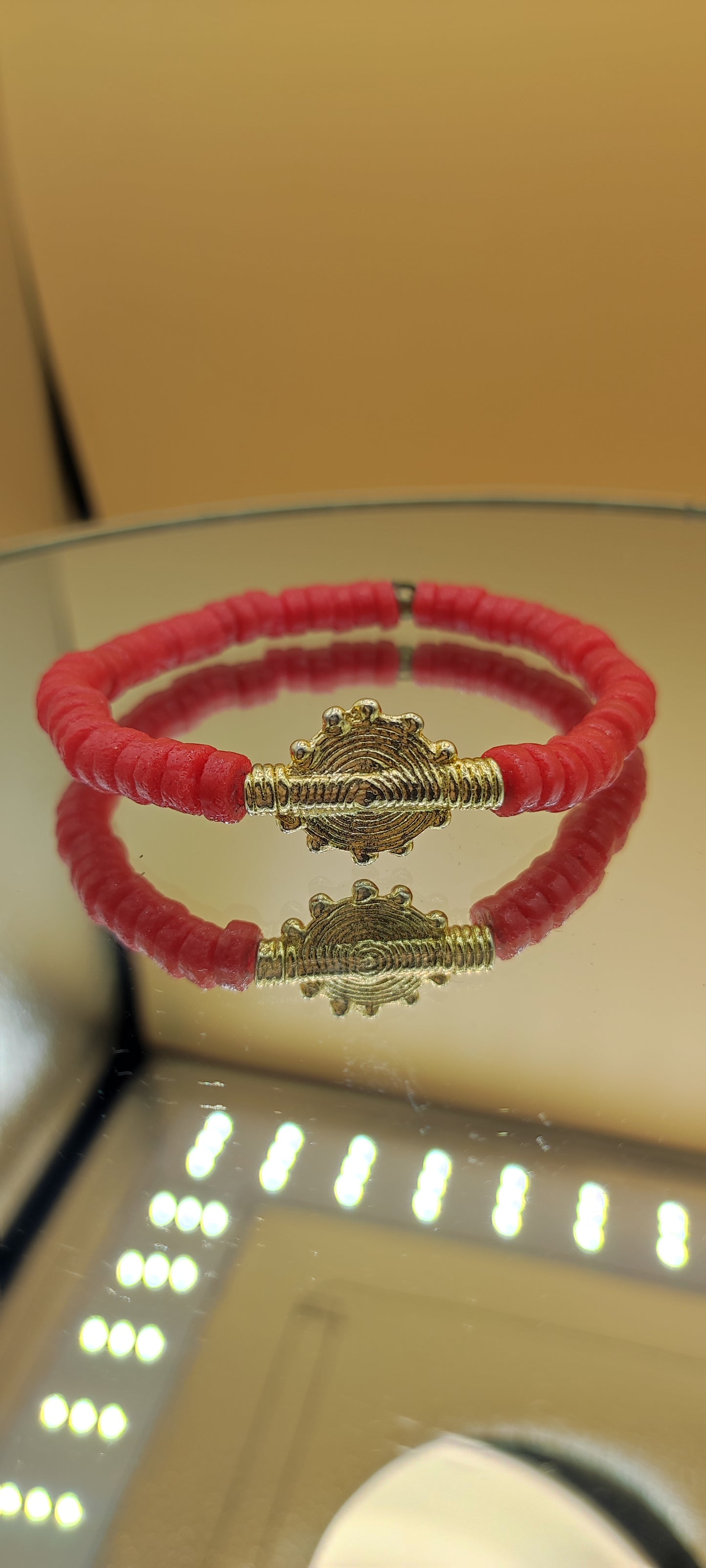 CAMÉLÉON - Bracelet  rouge- perles africaines krobo
