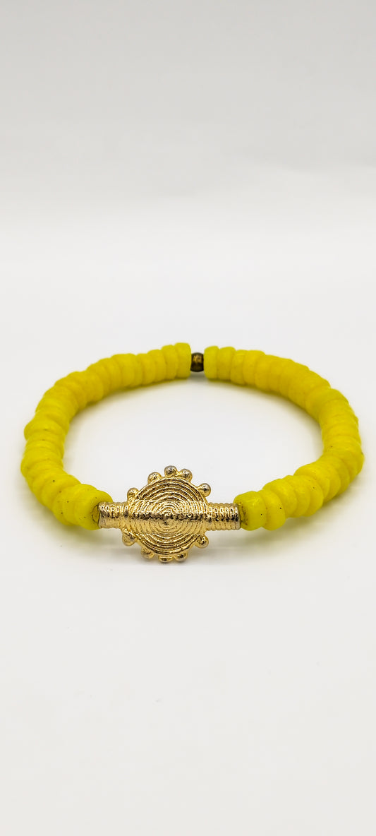 CAMÉLÉON.             Bracelet jaune fluo          Perle akan couleur or