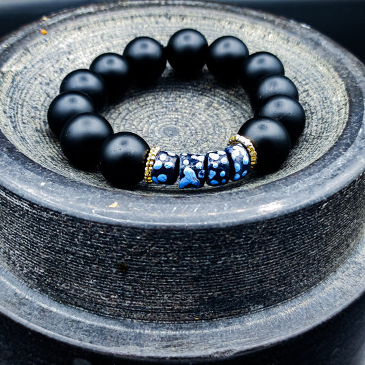 APOGÉE- bracelet bleu cendré- Perles africaines krobo