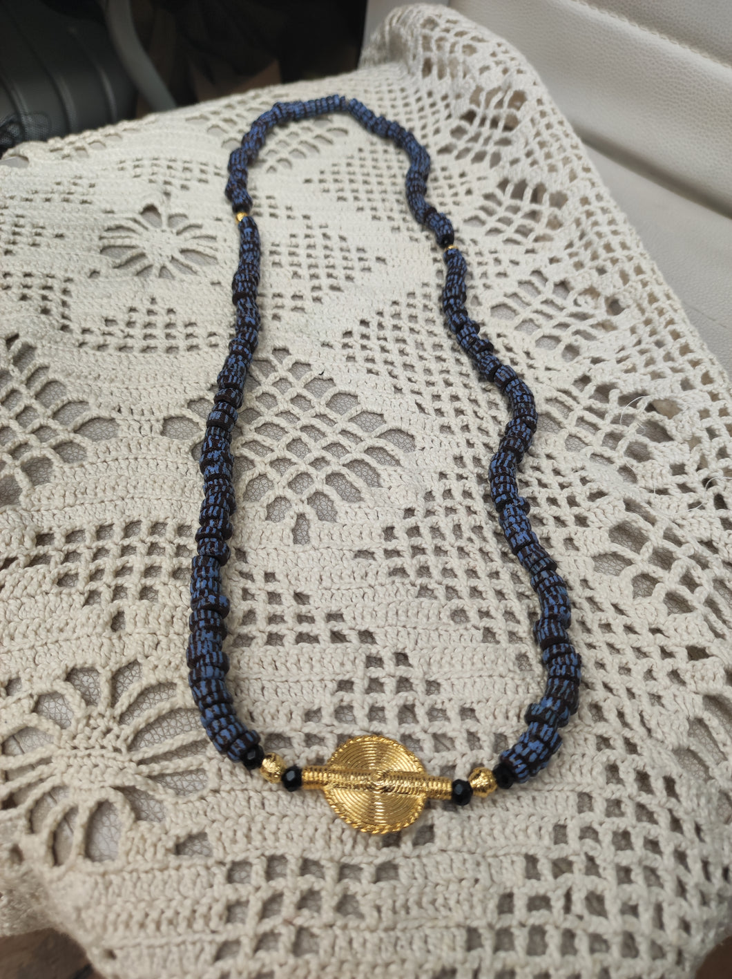 GNONLIVI- collier- perles africaines krobo