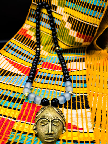 APOGÉE - collier noir tête- moyen- Perles africaines krobo- 12
