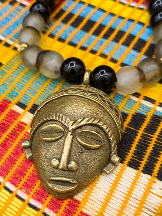 APOGÉE - collier noir tête- moyen- Perles africaines krobo-14