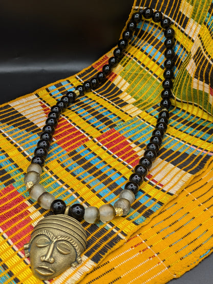 APOGÉE - collier noir tête- moyen- Perles africaines krobo- 7