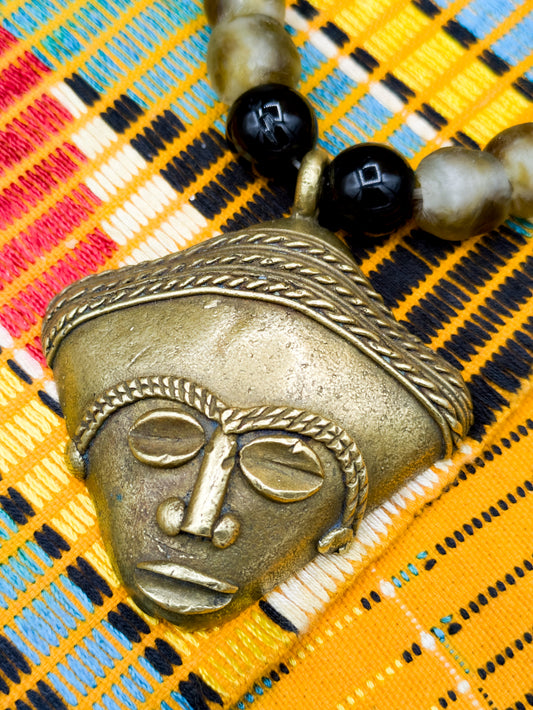 APOGÉE - collier noir tête- moyen- Perles africaines krobo- 5.2