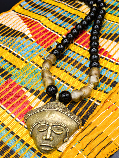 APOGÉE - collier noir tête- moyen- Perles africaines krobo- 5.2