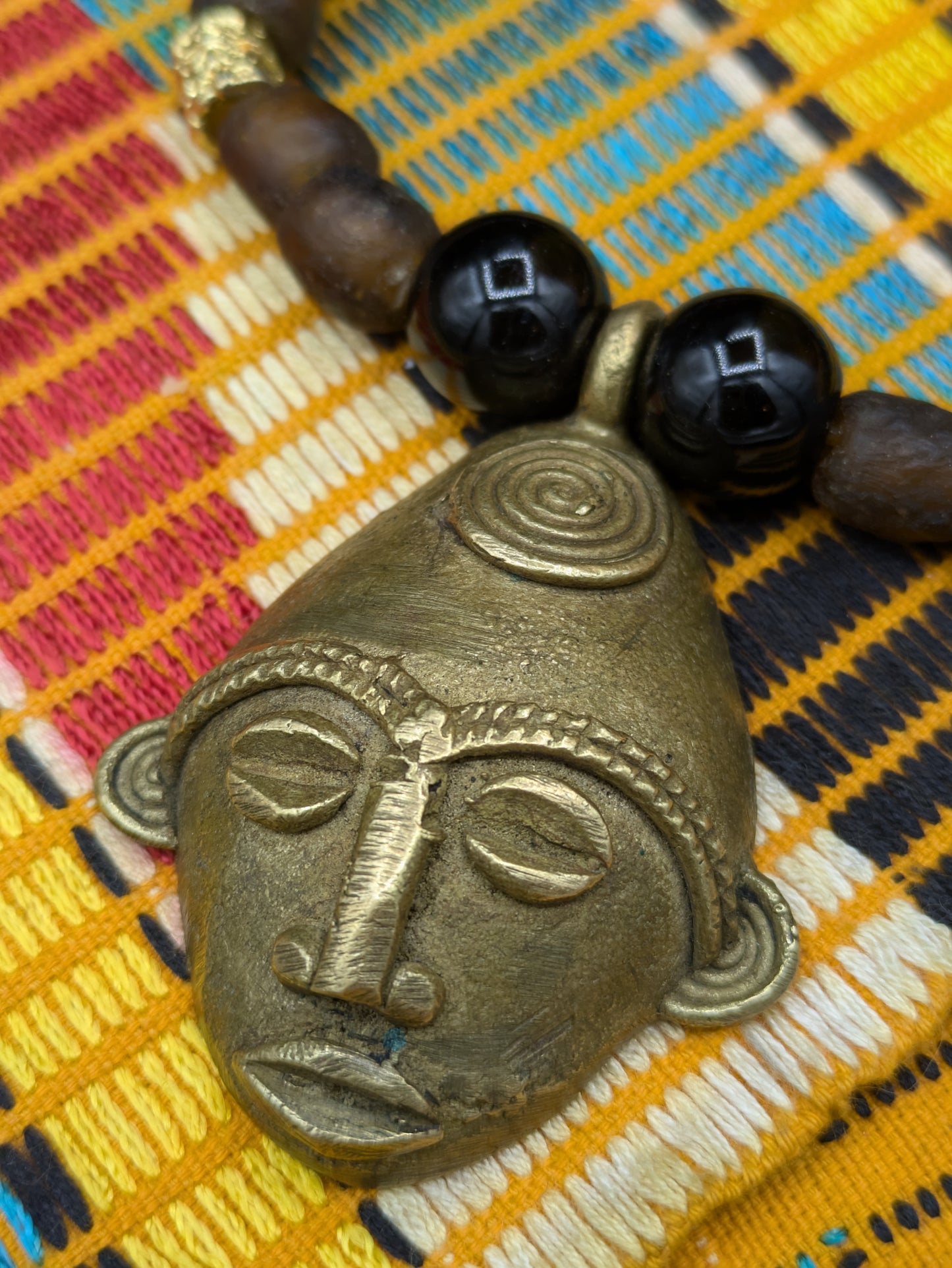 APOGÉE - collier noir tête- moyen- Perles africaines krobo-17