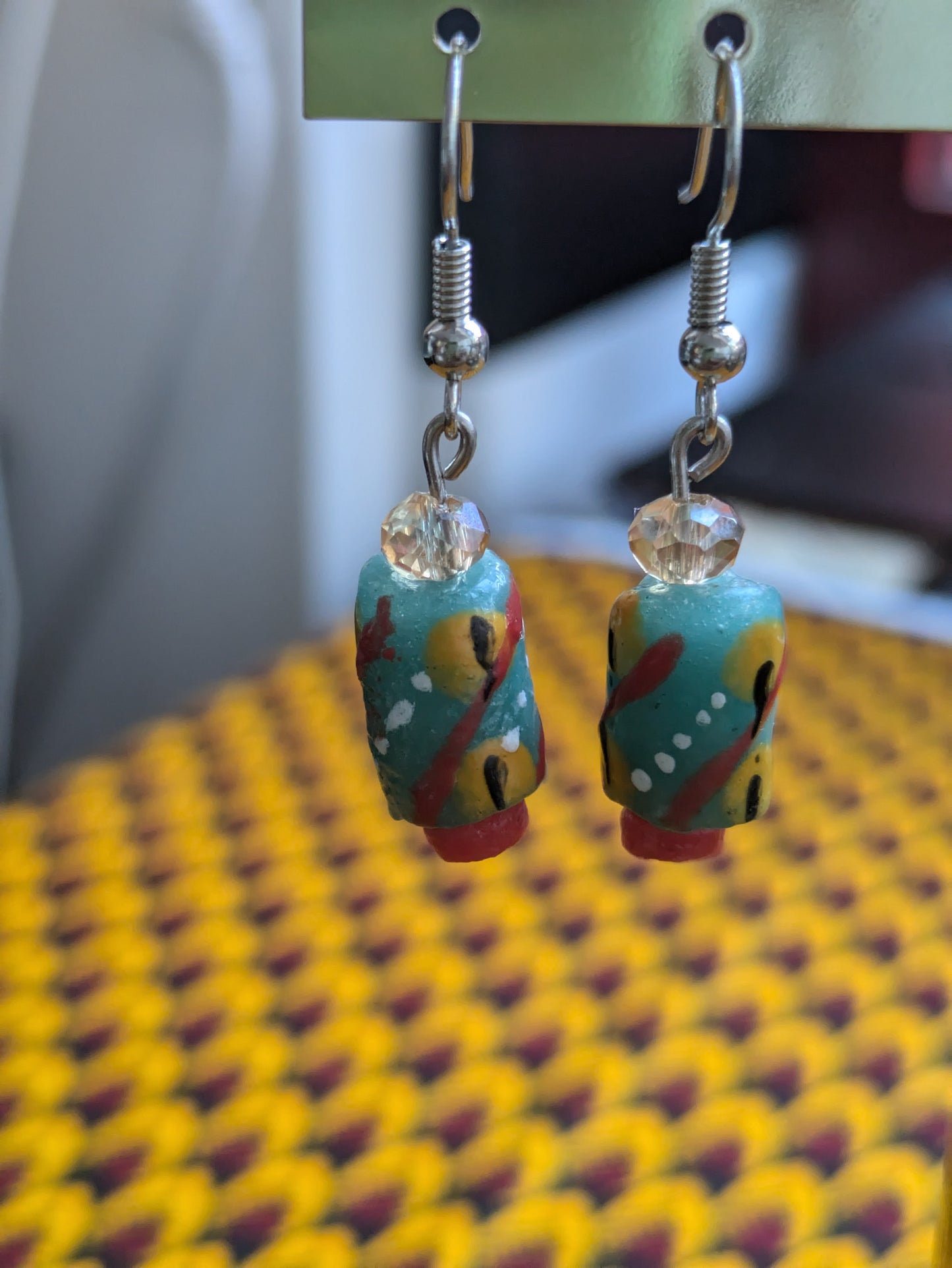Pendientes de flores verdes - cuentas krobo africanas