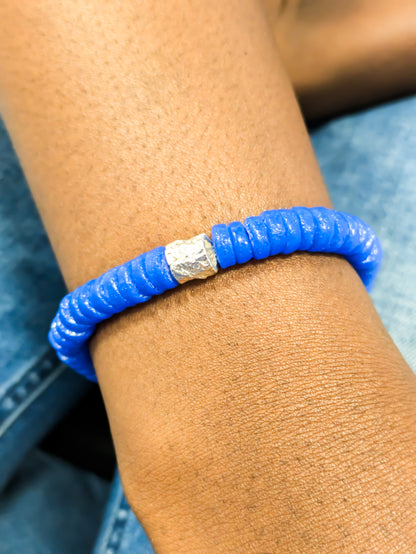 [[ CAMALEÓN DE PLATA ]] - Pulsera azul - Cuentas krobo africanas