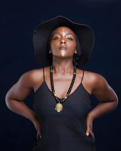 APOGÉE - collier noir tête- moyen- Perles africaines krobo- 5.2