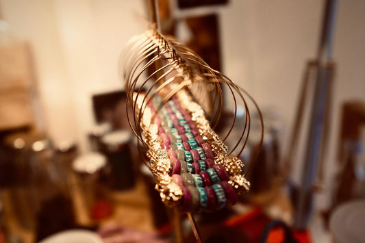 GNONLIVI- Boucles d'oreilles créoles en perles de verre recyclé - Vertes et Violettes