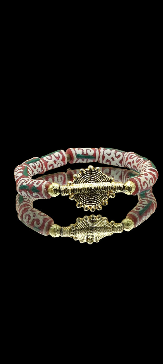 ALVÉOLE.                  bracelet rouge et beige- Perle akan couleur or