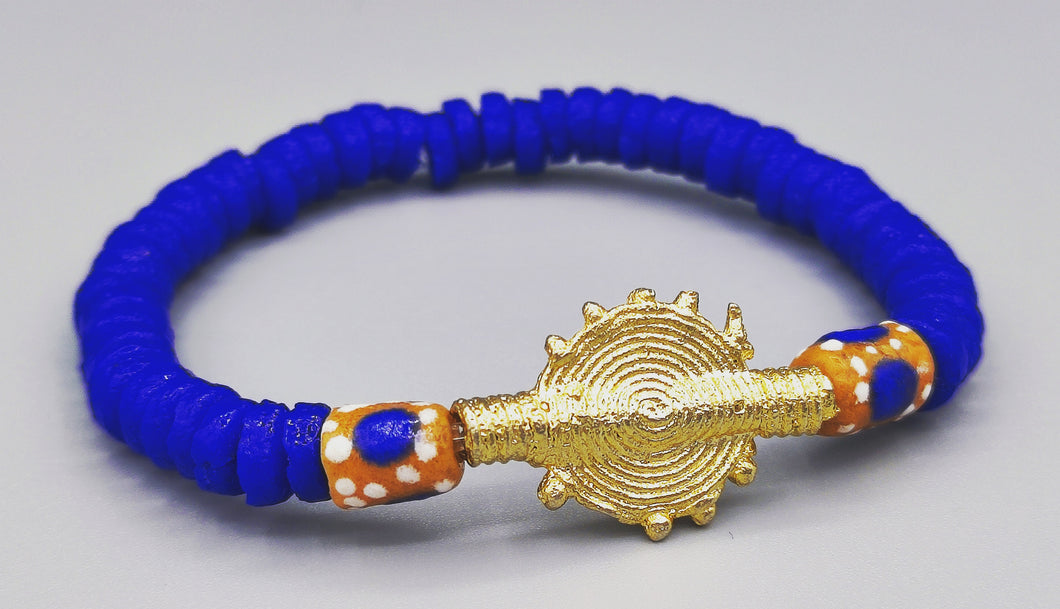 CAMÉLÉON FLORAL -Bracelet bleu brun en perles africaines Krobo