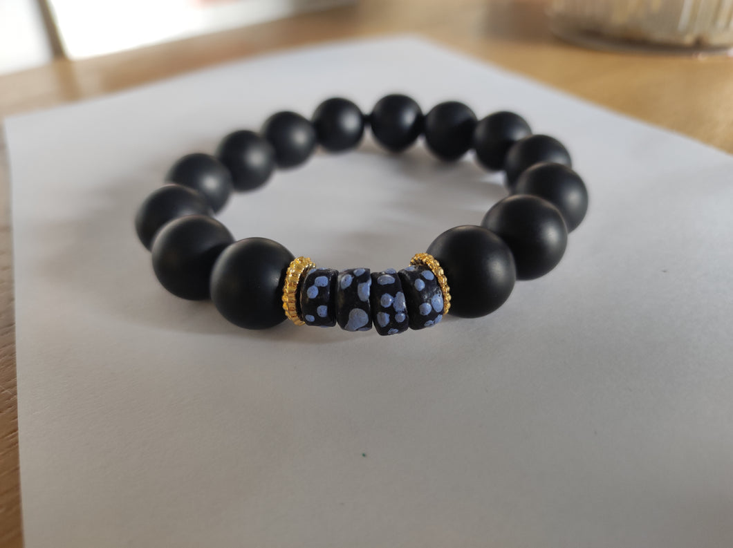 APOGÉE- bracelet bleu cendré- Perles africaines krobo