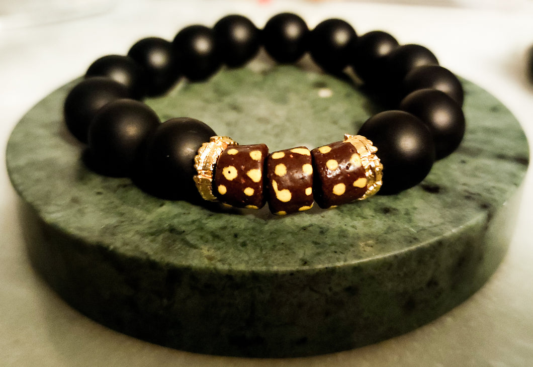 APOGÉE- bracelet marron intense- Perles africaines krobo