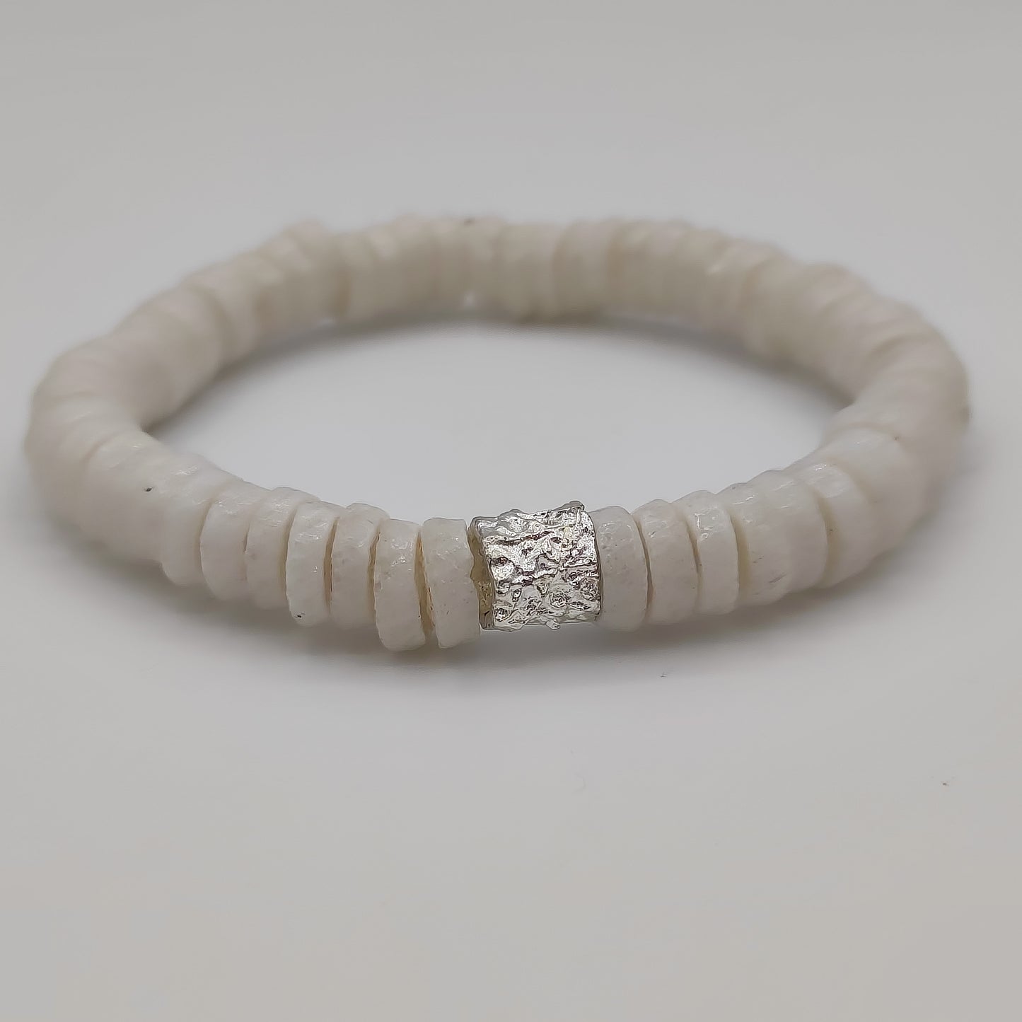 CAMÉLÉON ARGENT- bracelet blanc- perles africaines krobo