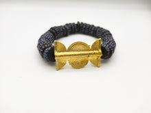 Charger l&#39;image dans la galerie, GNONLIVI- bracelet géant spirale ouverte- perles africaines krobo

